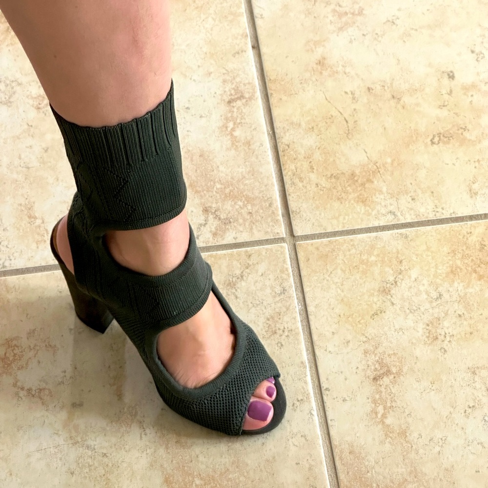 Size 6 olive green